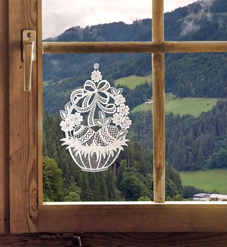 Fensterdekoration zur Osterzeit Osterkorb weiß