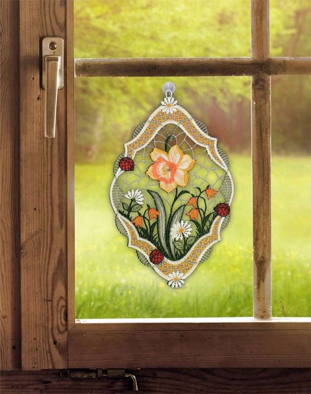 Fensterbild Osterglocke mit Marienkäfer Plauener Spitze