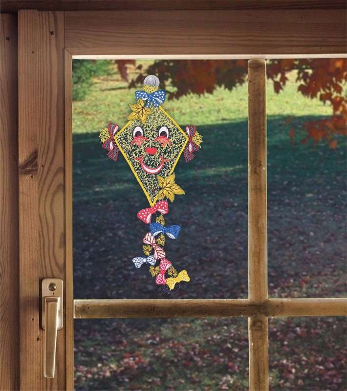 Fensterbild Bunter Drachen aus Plauener Spitze Herbstdeko