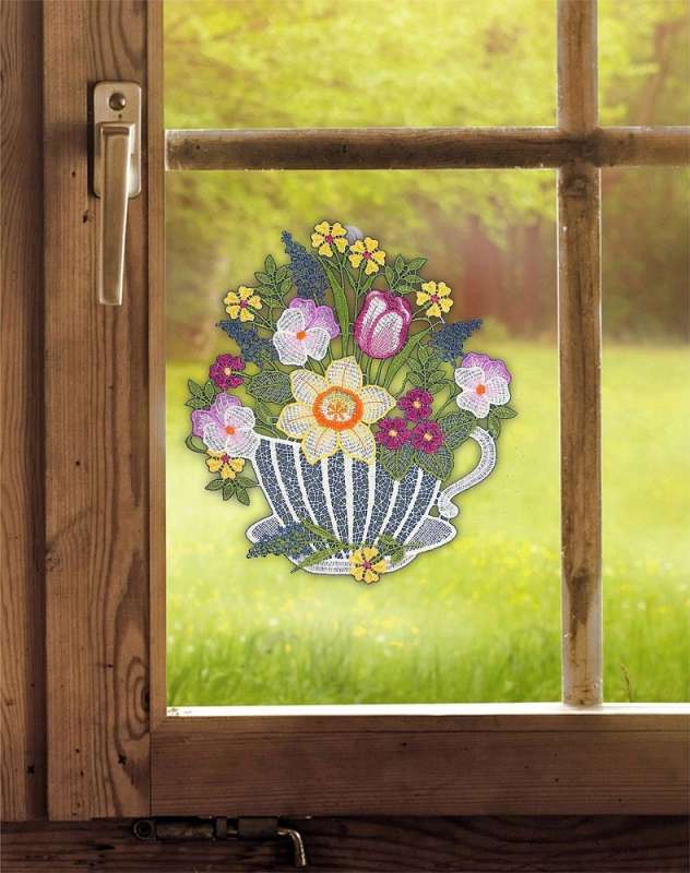 Fensterbild Blumentasse aus Plauener Spitze