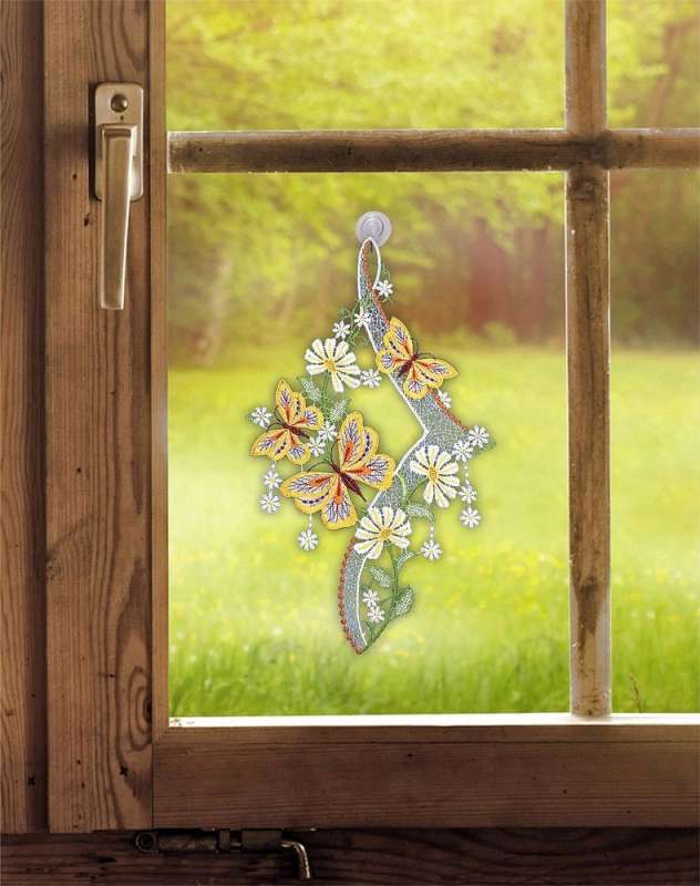 Fensterbild mit Schmetterlingen aus Plauener Spitze