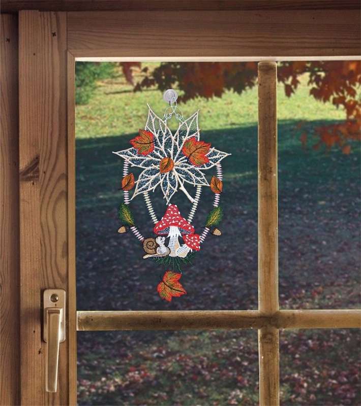 Spitzenbild Herbstblatt am Fenster dekoriert