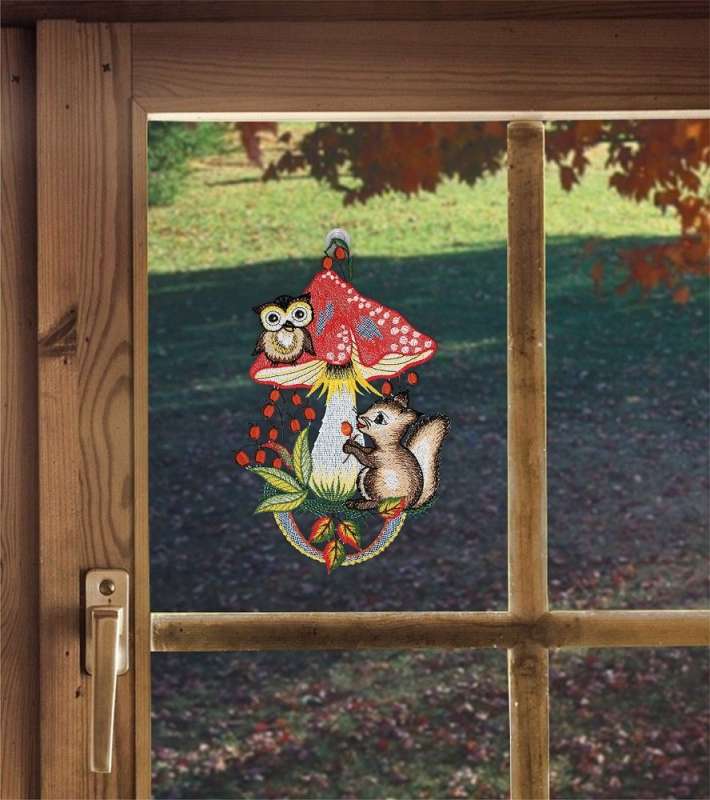 Fensterbild Eule mit Eichhörnchen aus Plauener Spitze Herbstdeko