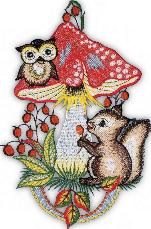 Fensterdeko Eichhörnchen und Fliegenpilz Stickerei