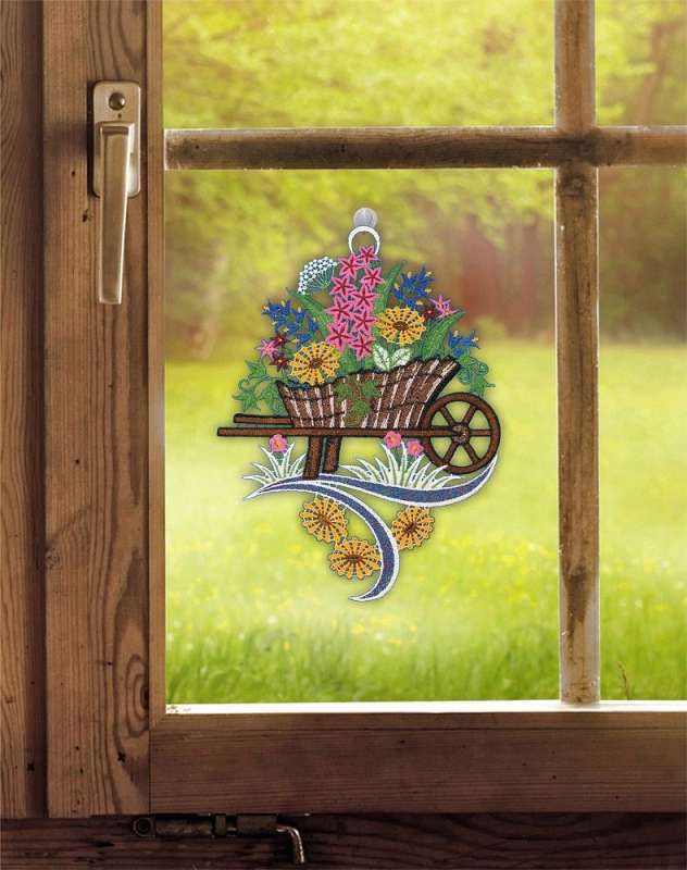 Spitzenbild SCHUBKARRE mit Blüten am Fenster