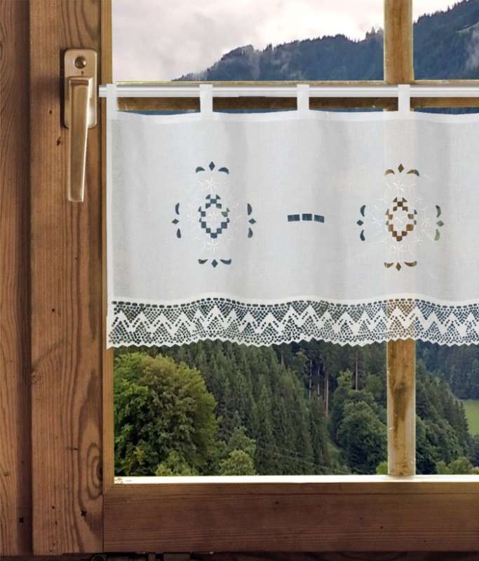 Schlaufengardine French Country am Fenster