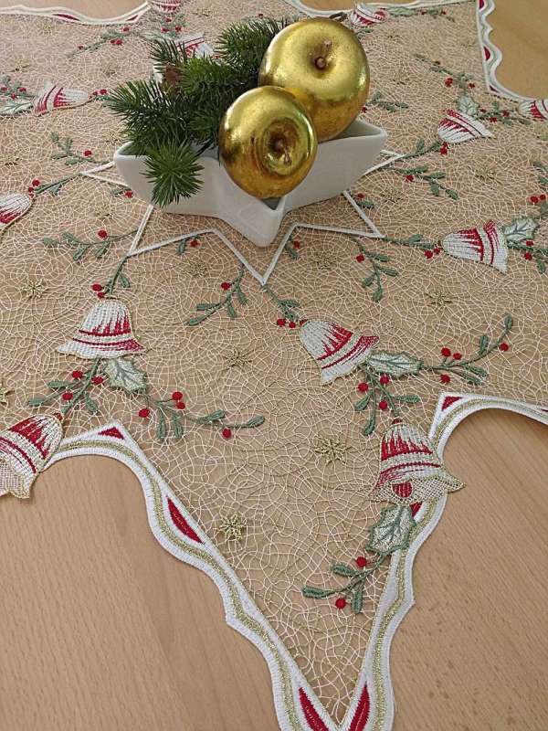 Tischdeko für weihnachten in gold-rot