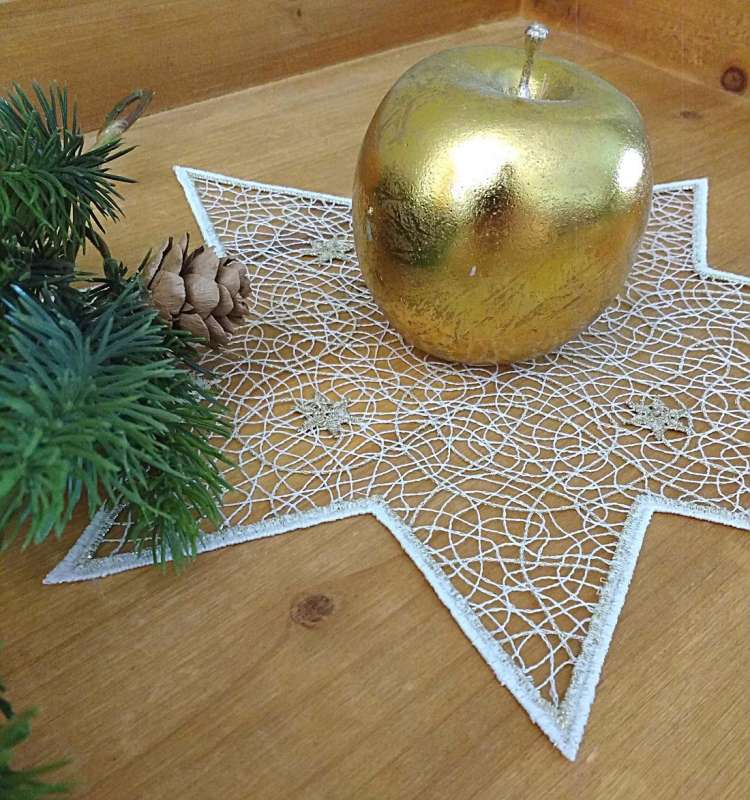 goldene weihnachtliche Tischdeko
