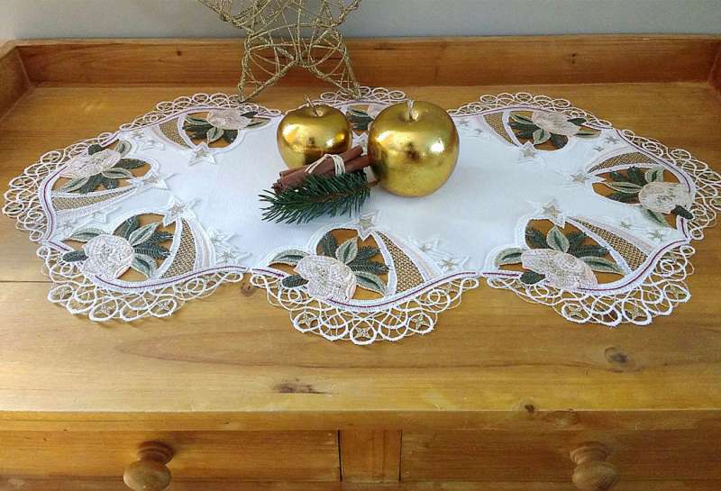 weihnachtliche Tischdecken aus Plauener Spitze