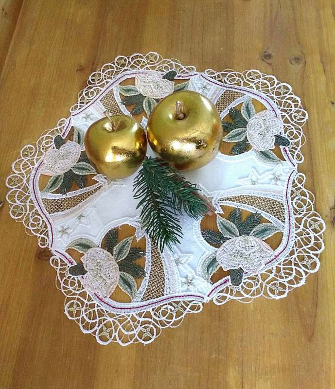 weihnachtliche Tisch-Deko mit Christrosen