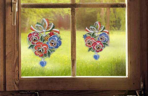 Fensterbilder Herzen mit Stiefmütterchen