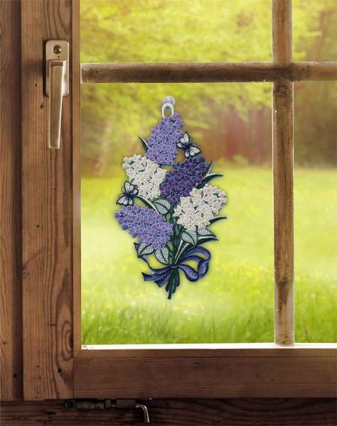 Fensterbild Fliederdurft am Fenster dekoriert