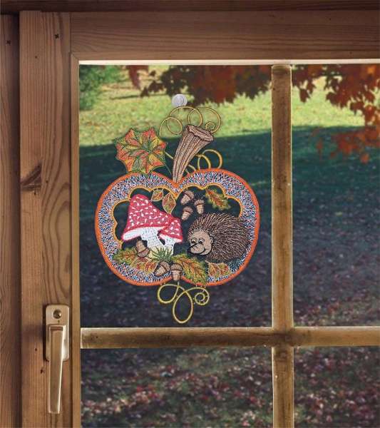 Fensterbild Kürbis mit Igel aus Plauener Spitze Herbstdeko für das Fenster