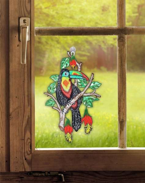 Sptzenbild Tukan am Fenster dekoriert
