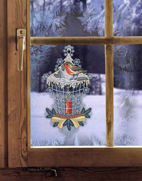 Fensterbild LATERNE MIT ROTKEHLCHEN Plauener Spitze Weihnachts-Winterdeko