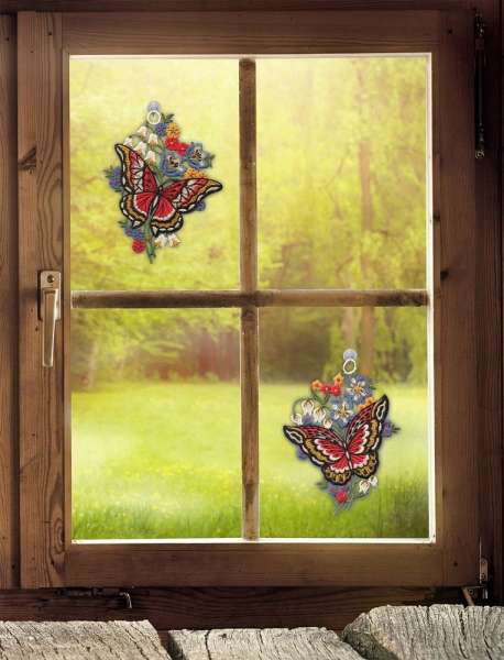 Fensterbilder rote Schmetterlinge dekoriert