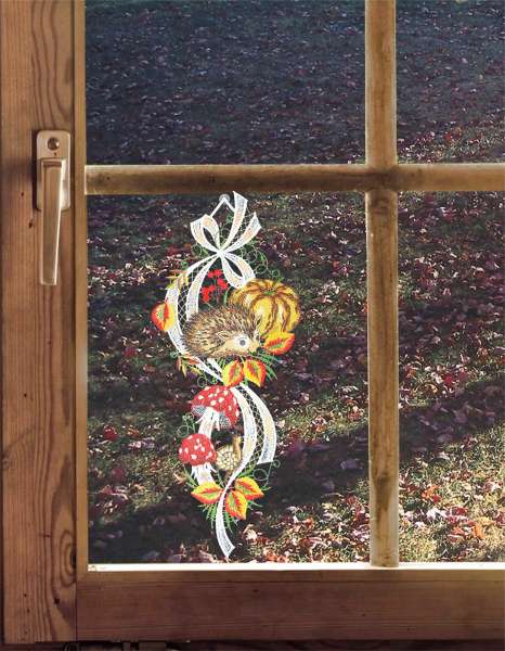 Spitzenbild Herbstgirlande am Fenster