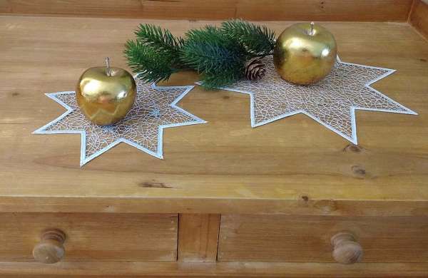 goldene weihnachtliche Tischdeko
